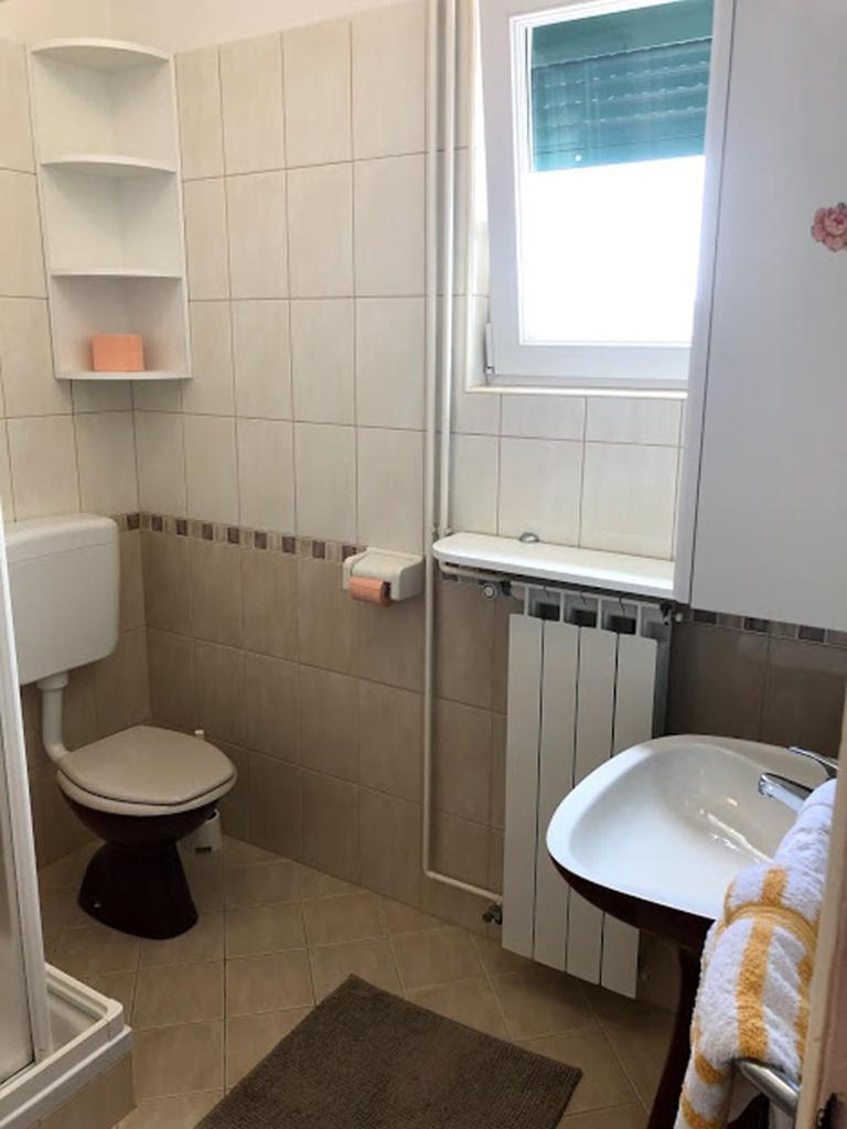 Apartments And Rooms By The Sea Barbat, Rab - 4973 راب المظهر الخارجي الصورة