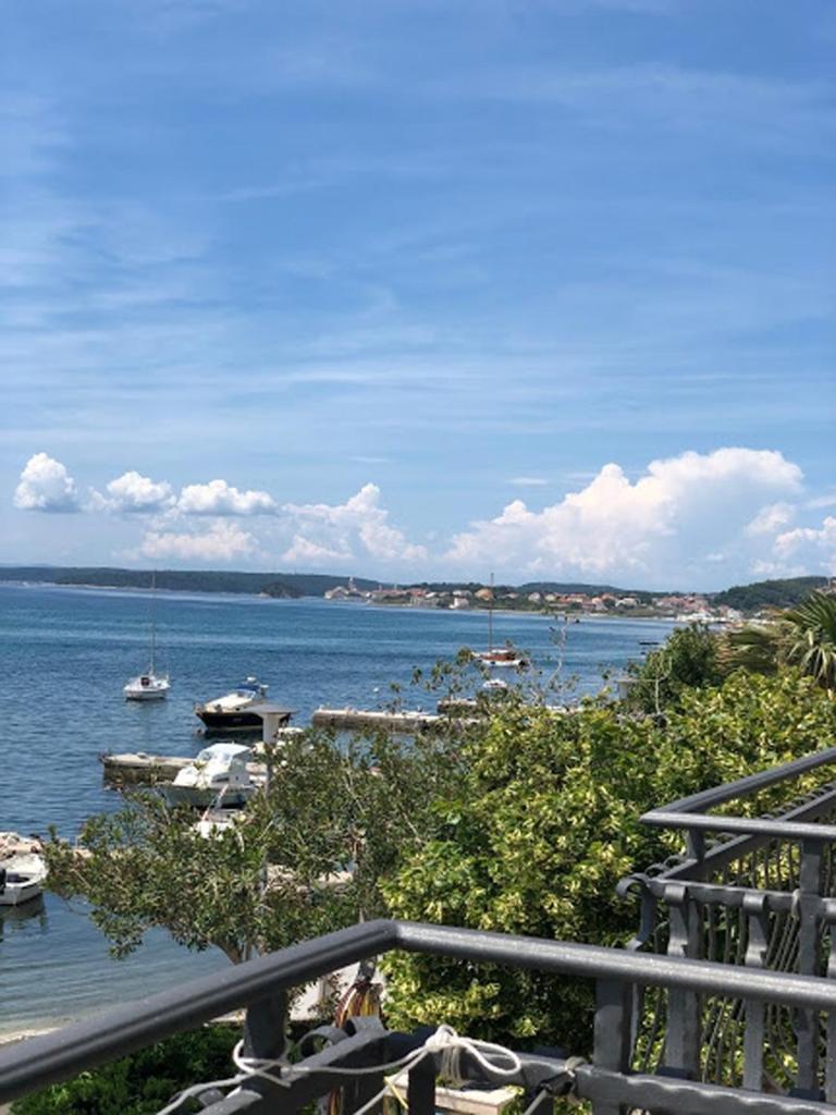 Apartments And Rooms By The Sea Barbat, Rab - 4973 راب المظهر الخارجي الصورة
