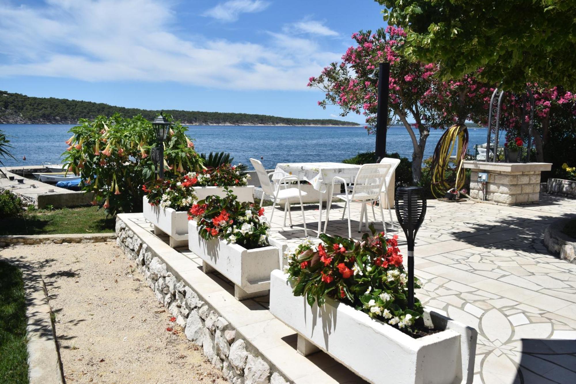 Apartments And Rooms By The Sea Barbat, Rab - 4973 راب المظهر الخارجي الصورة