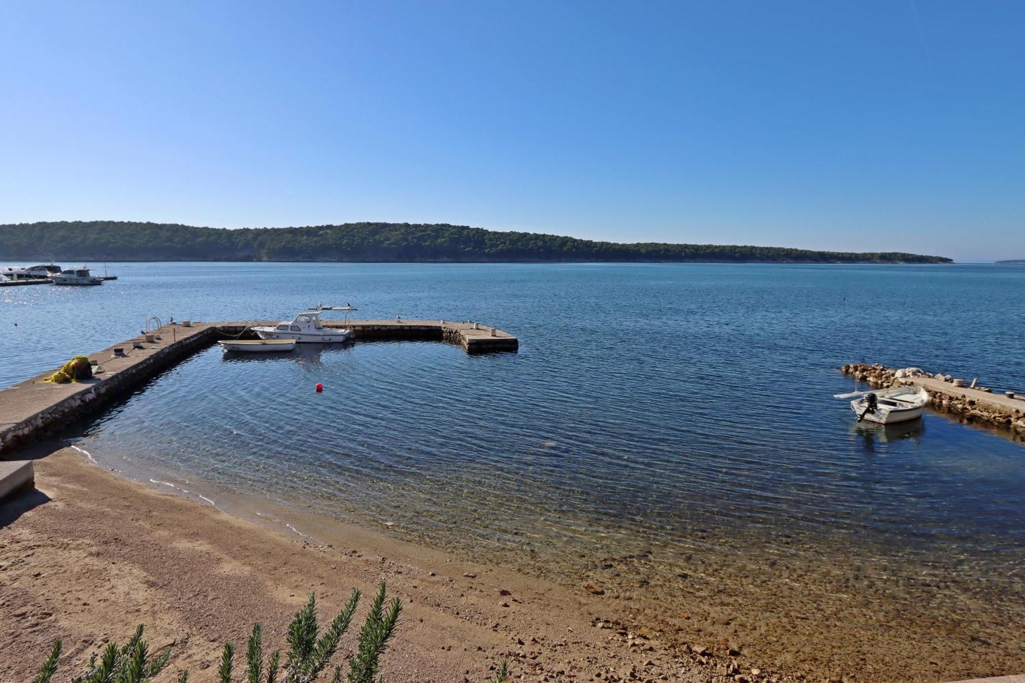 Apartments And Rooms By The Sea Barbat, Rab - 4973 راب المظهر الخارجي الصورة